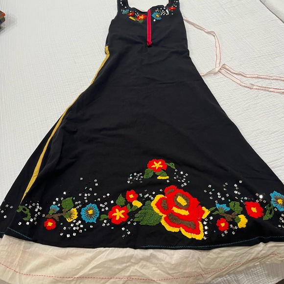 Common Thread Dress - Picture 2 of 3